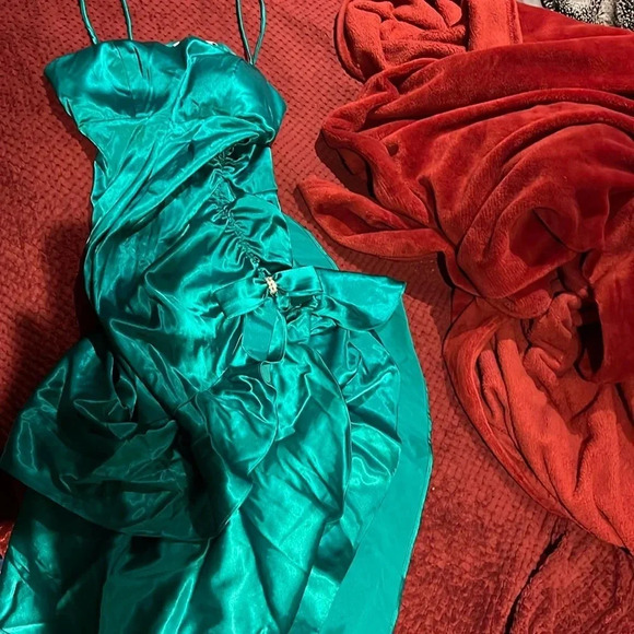 Vintage Blondie Nights Sexy  Hollywood Satin emerald green Runway dress - Picture 4 of 16